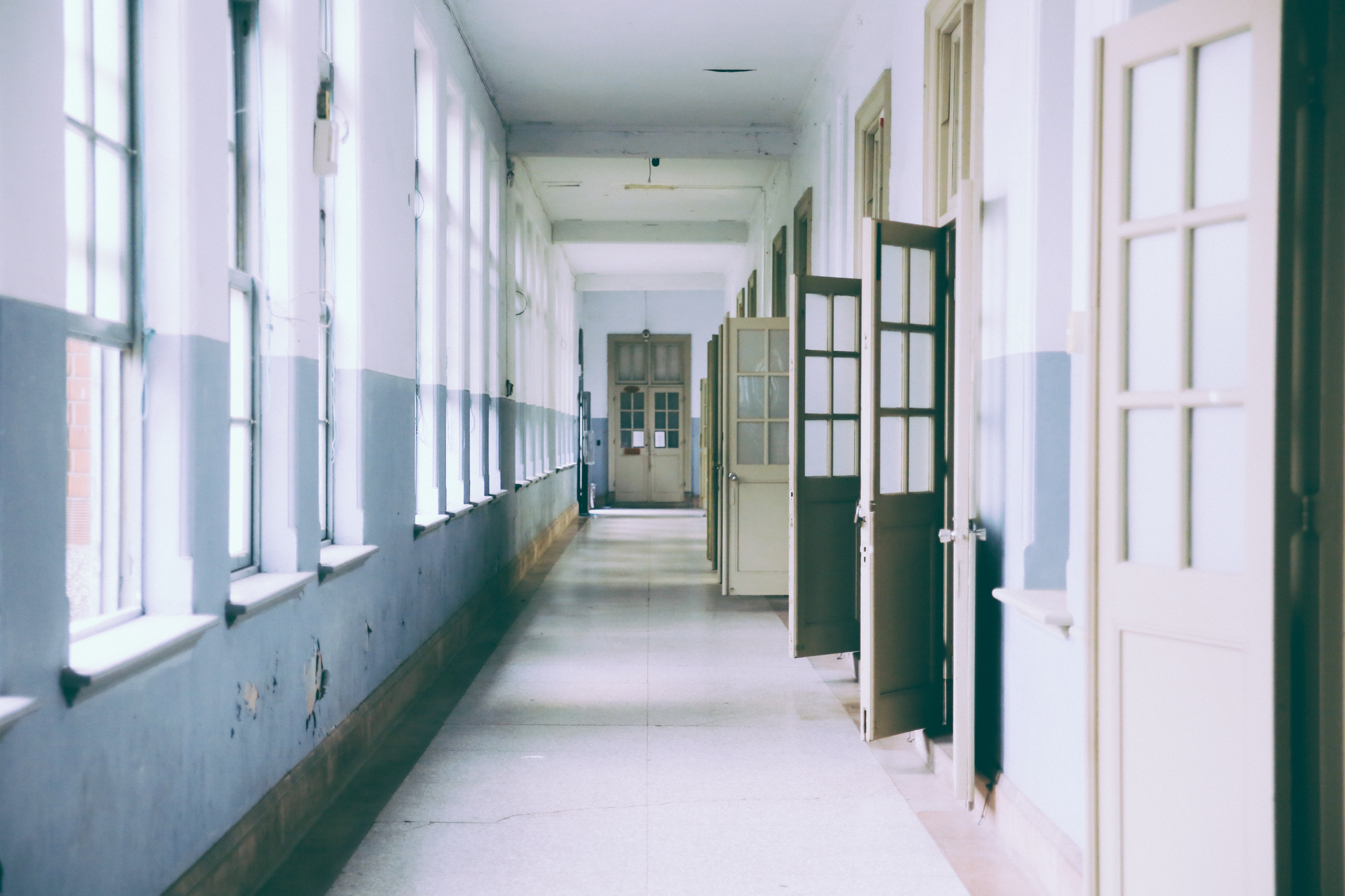 building-ceiling-classroom-daylight-373488.jpg