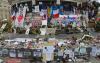 Photo des fleurs et hommages sur la place de la république suite aux attentats